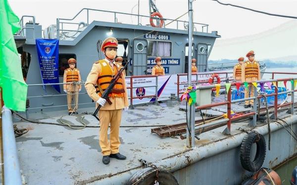 Cảng, bến thủy hoạt động phải được cấp có thẩm quyền công bố hoạt động, ban hành nội quy hoạt động cảng, bến thủy CAND theo quy định Cảng, bến thủy hoạt động phải được cấp có thẩm quyền công bố hoạt động, ban hành nội quy hoạt động cảng, bến thủy CAND theo quy định